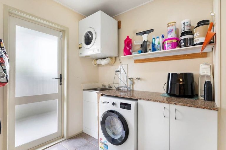 Photo of property in 31 Prince Regent Drive, Half Moon Bay, Auckland, 2012