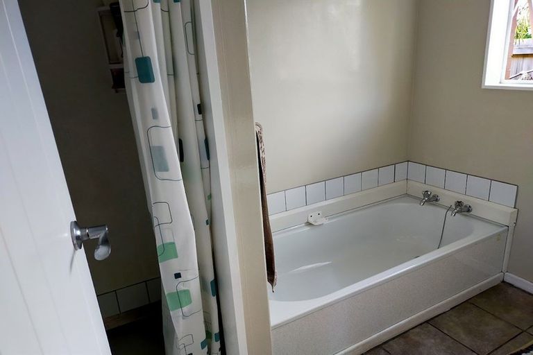 Photo of property in 2/10 Prossers Road, Saint Martins, Christchurch, 8022