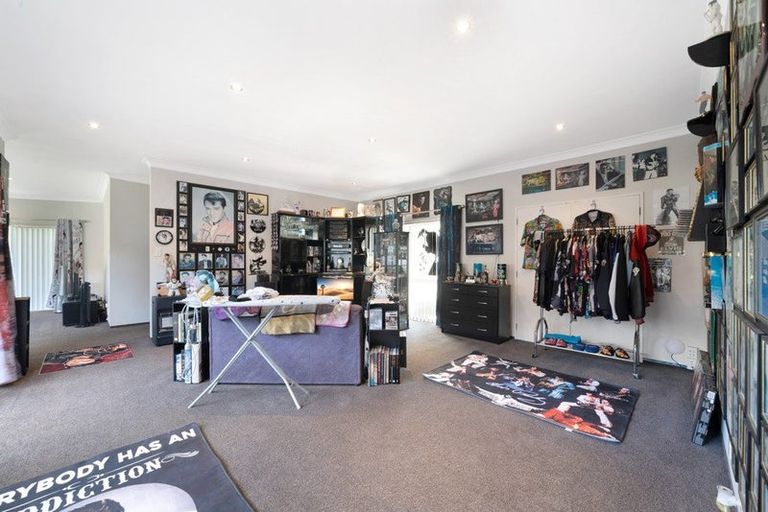 Photo of property in 154 Boord Crescent, Kumeu, 0891
