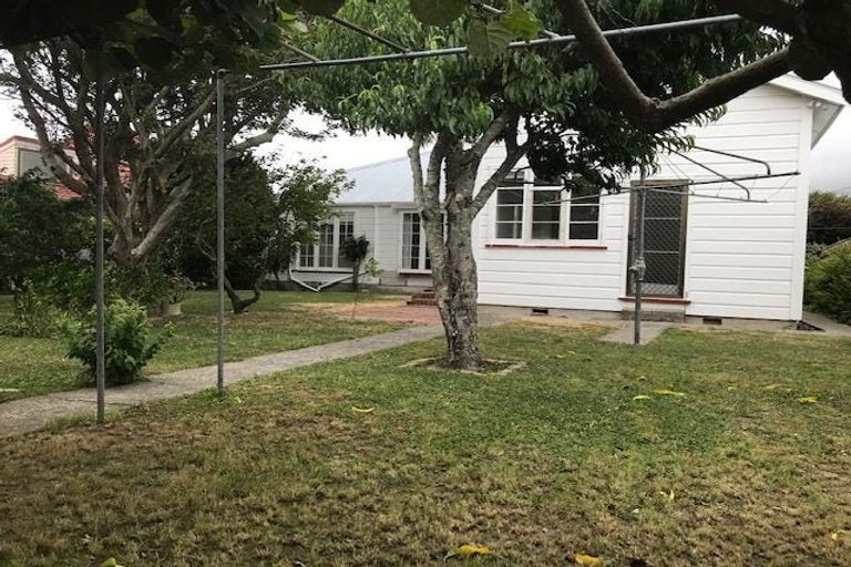 Photo of property in 27 Hautana Square, Woburn, Lower Hutt, 5010