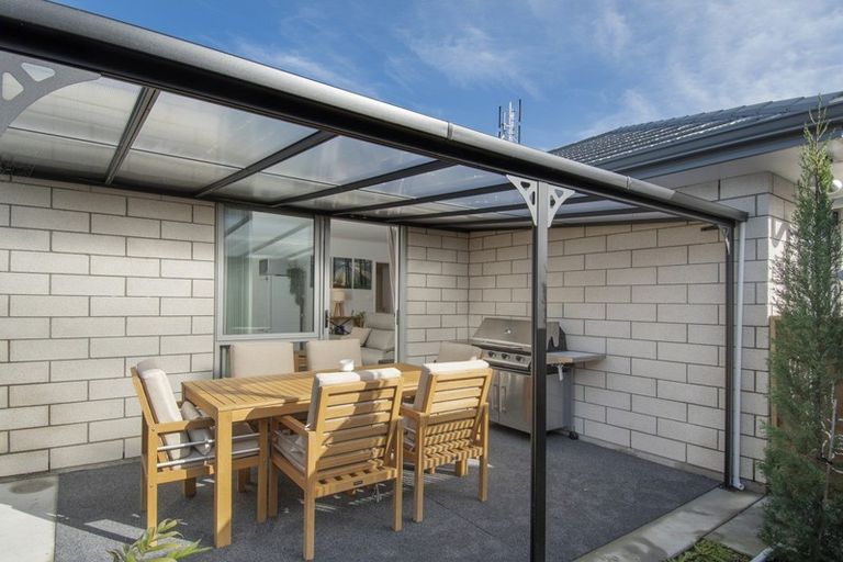 Photo of property in 11 Lance Way, Papamoa, 3118