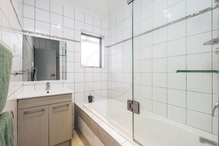 Photo of property in 16a Swaffield Road, Papatoetoe, Auckland, 2025