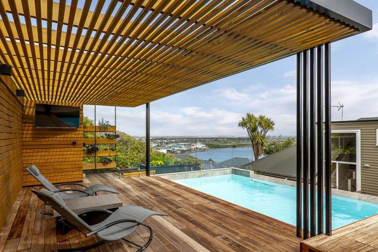 Photo of property in 36 Saint Andrews Hill Road, Mount Pleasant, Christchurch, 8081