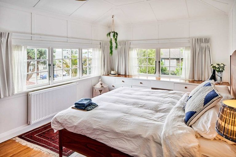 Photo of property in 339 Muritai Road, Eastbourne, Lower Hutt, 5013