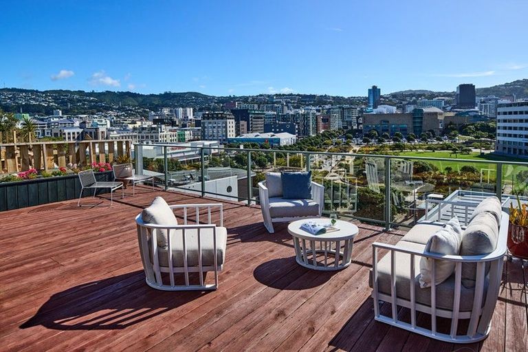 Photo of property in 63 Roxburgh Street, Mount Victoria, Wellington, 6011