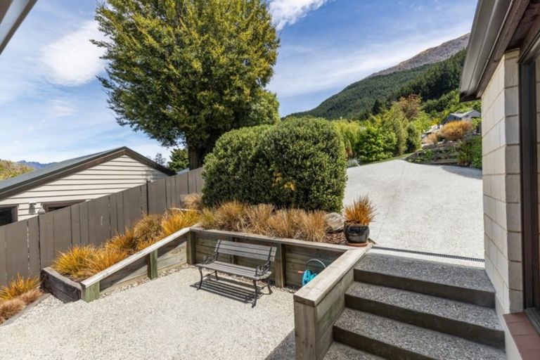 Photo of property in 29 Greenstone Place, Fernhill, Queenstown, 9300