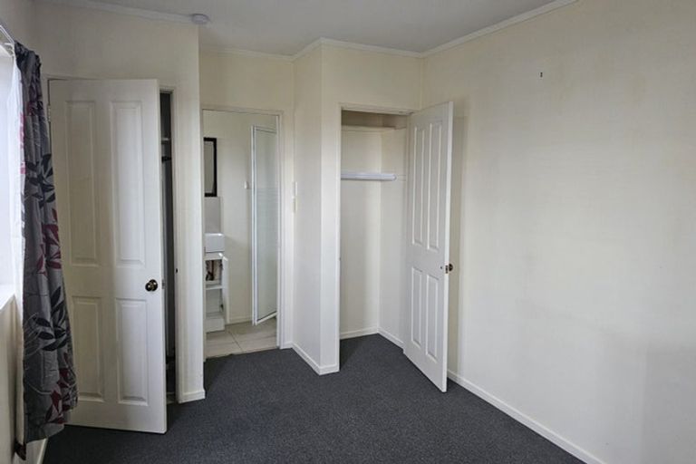 Photo of property in 127 Hobsonville Road, West Harbour, Auckland, 0618