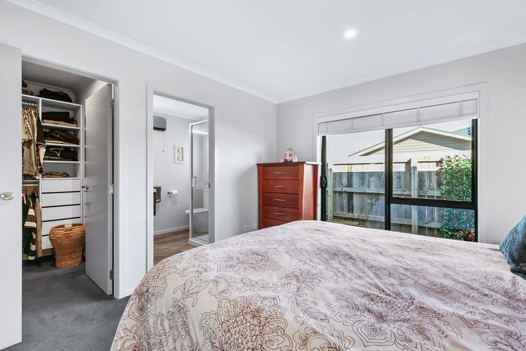Photo of property in 8 Ash Close, Levin, 5510