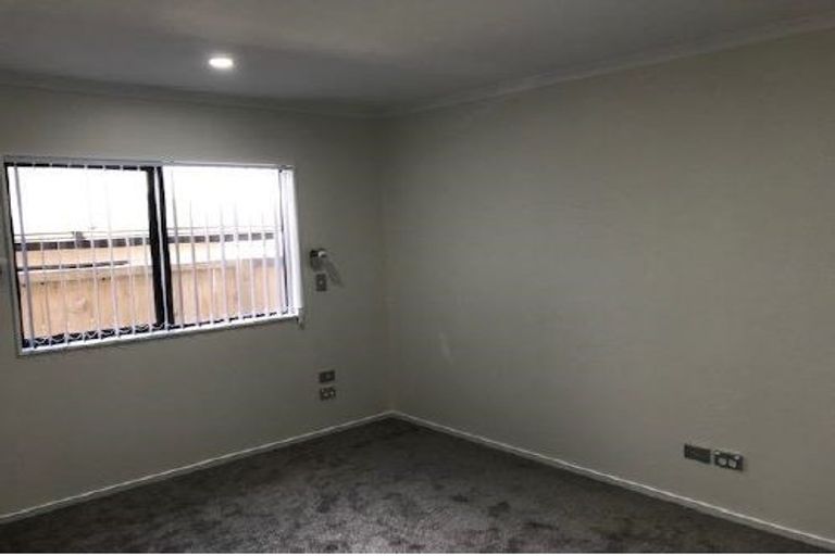 Photo of property in 33 Koroheke Road, Takanini, 2110