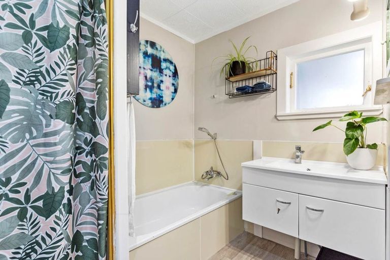 Photo of property in 1/188 Waimumu Road, Massey, Auckland, 0614