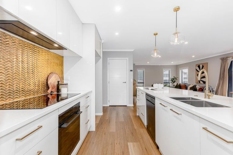 Photo of property in 11 Te Hoiere Street, Aotea, Porirua, 5024