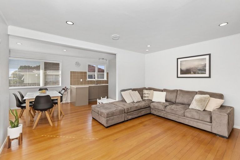 Photo of property in 15 Tamariki Avenue, Kelston, Auckland, 0602