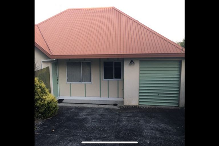 Photo of property in 1/4 Girrahween Drive, Totara Vale, Auckland, 0629
