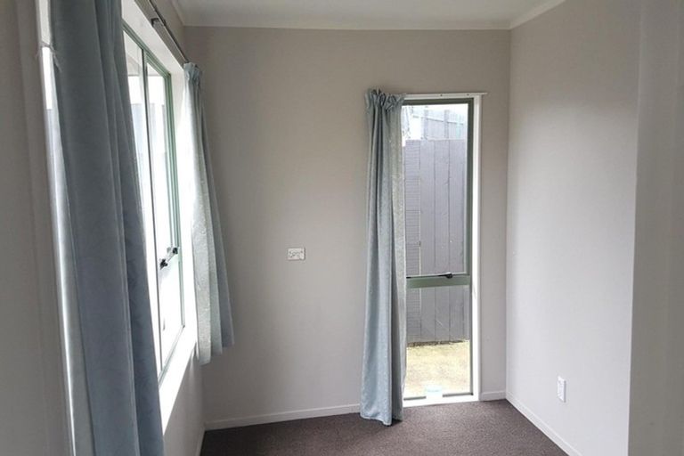 Photo of property in 2/24 Mcquarrie Avenue, Wattle Downs, Auckland, 2103