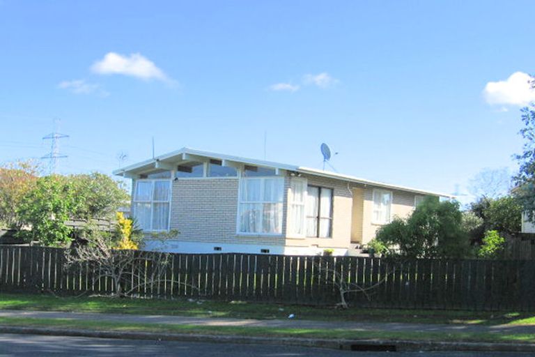 Photo of property in 13 Othello Drive, Clover Park, Auckland, 2023