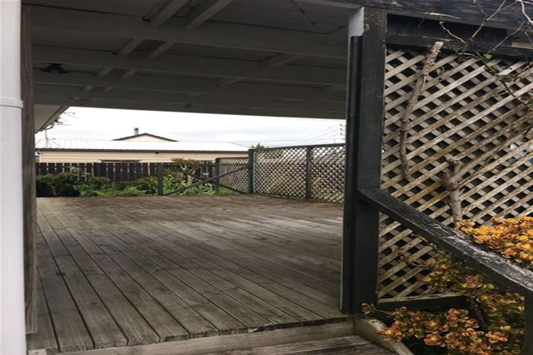 Photo of property in 2 Silverstone Place, Henderson, Auckland, 0612