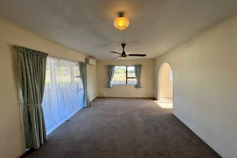 Photo of property in 2/36 Pukeroa Place, Papakura, 2110