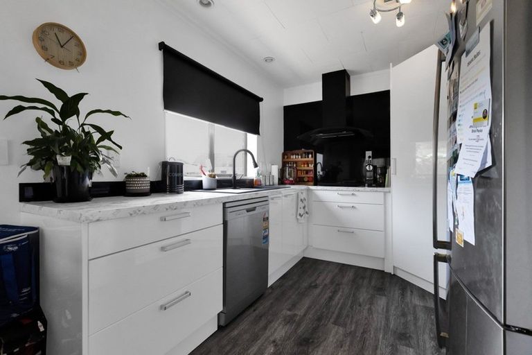 Photo of property in 8a Keats Place, Whalers Gate, New Plymouth, 4310