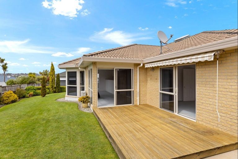 Photo of property in 61 Kath Hopper Drive, Orewa, 0931