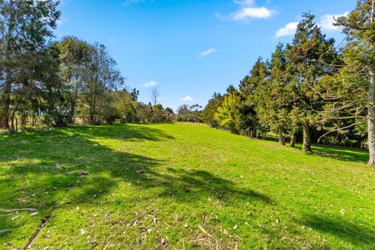 Photo of property in 202 Muriwai Valley Road, Muriwai, Waimauku, 0881