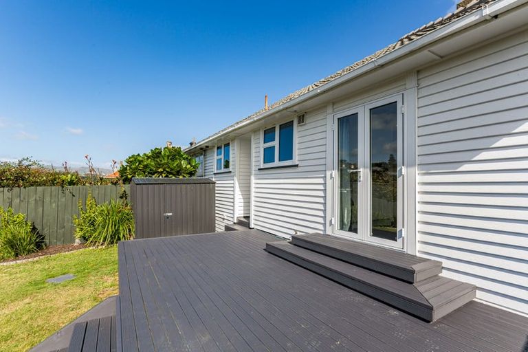 Photo of property in 90 Main Road, Titahi Bay, Porirua, 5022