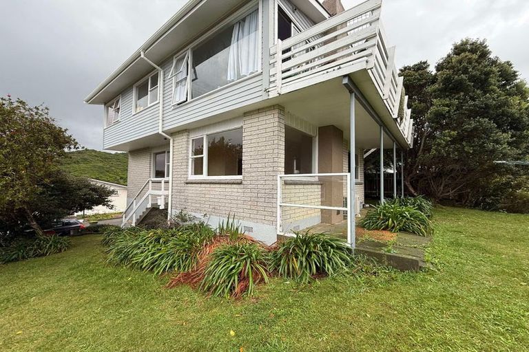 Photo of property in 23 Bushey Way, Maungaraki, Lower Hutt, 5010