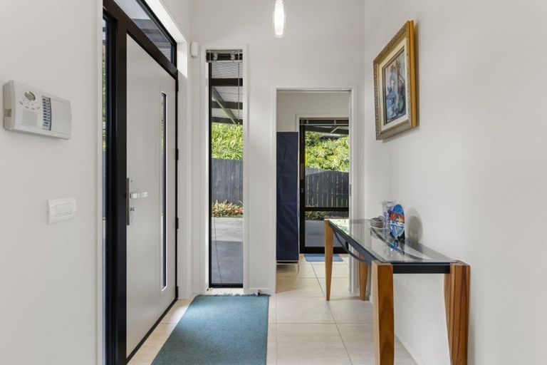 Photo of property in 1/7 Proteus Place, Half Moon Bay, Auckland, 2012