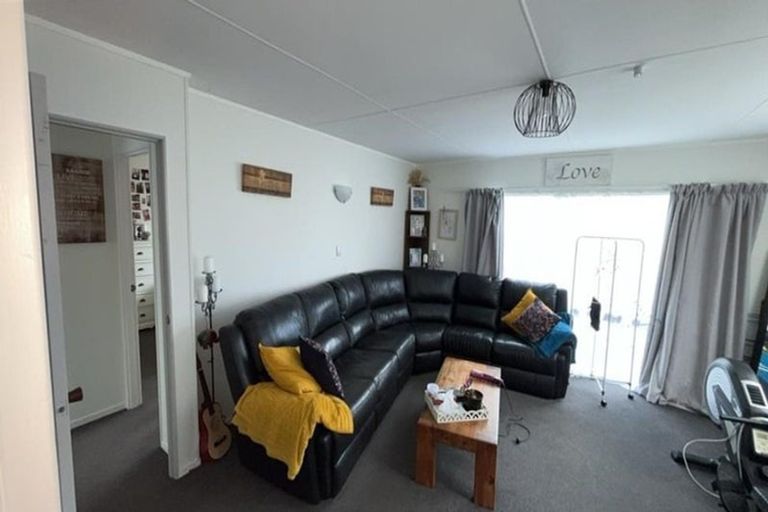 Photo of property in 31 Cumberland Street, Merrilands, New Plymouth, 4312
