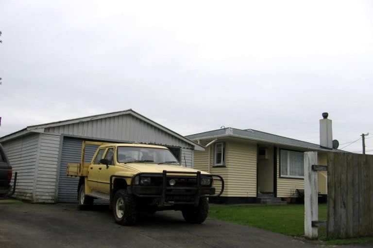 Photo of property in 14 Tararua Terrace, Cloverlea, Palmerston North, 4412