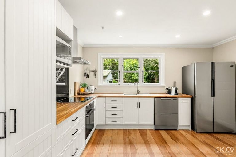 Photo of property in 6 Glen Road, Stokes Valley, Lower Hutt, 5019