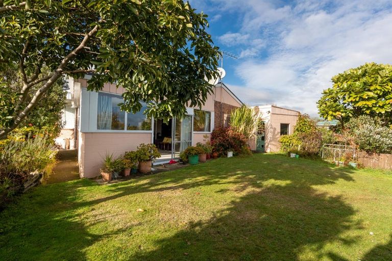 Photo of property in 41 Aorangi Road, Paraparaumu, 5032