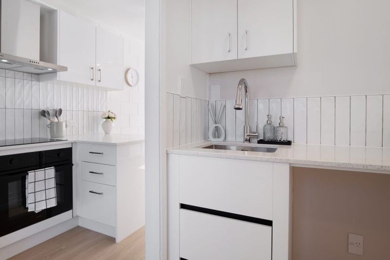 Photo of property in 2/134 Edmonton Road, Te Atatu South, Auckland, 0610