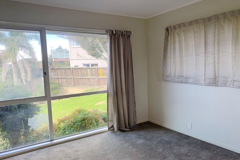 Photo of property in 28 Gretel Place, Hillcrest, Auckland, 0627