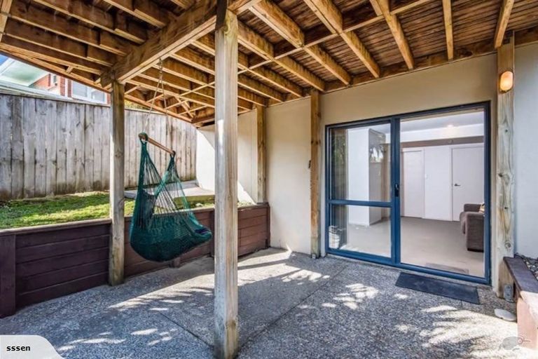 Photo of property in 621a Beach Road, Rothesay Bay, Auckland, 0630