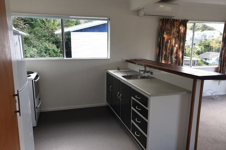 Photo of property in 5a Wye Street, Island Bay, Wellington, 6023