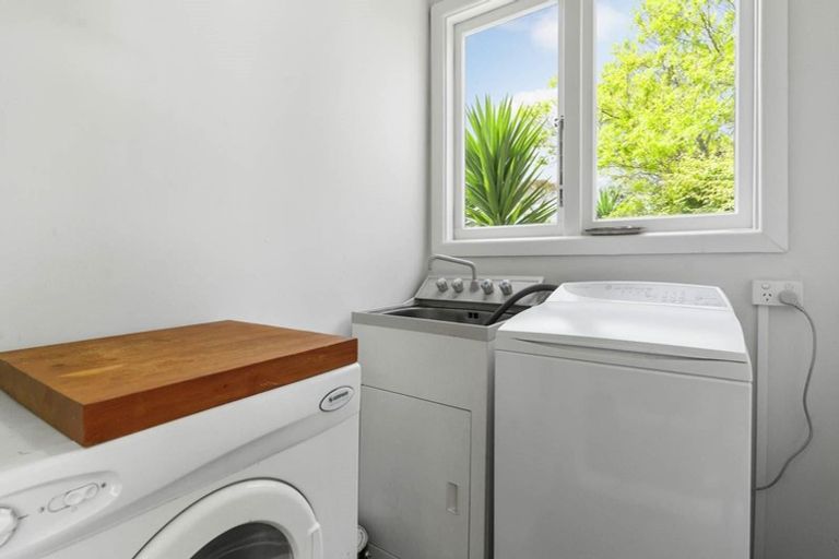 Photo of property in 92 Astley Avenue, New Lynn, Auckland, 0600