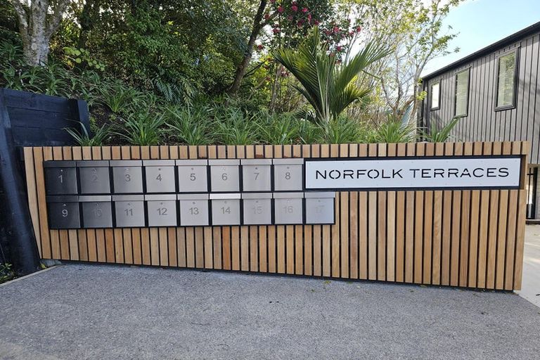 Photo of property in 16 Ara Toutouwai, Karori, Wellington, 6012