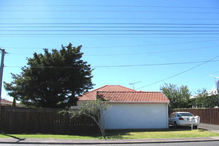 Photo of property in 2/90 Nile Road, Milford, Auckland, 0620