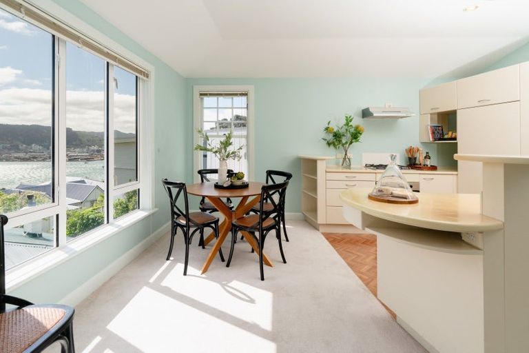 Photo of property in 50 The Crescent, Roseneath, Wellington, 6011