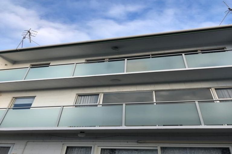 Photo of property in 3/762 Beach Road, Browns Bay, Auckland, 0630