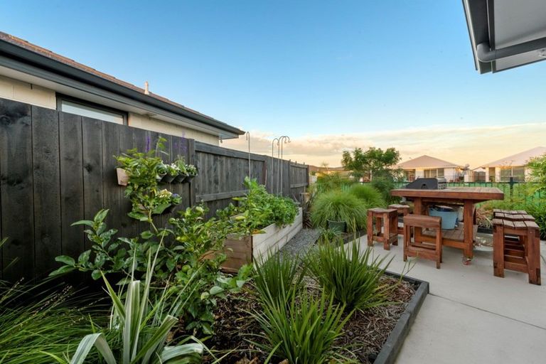 Photo of property in 77 Te Kio Crescent, Papamoa Beach, Papamoa, 3118