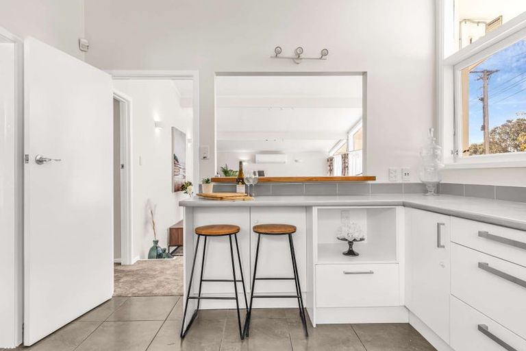 Photo of property in 116 Birkdale Road, Birkdale, Auckland, 0626