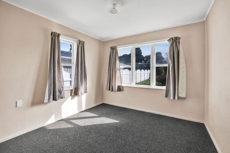 Photo of property in 10 Ramanui Avenue, Hawera, 4610