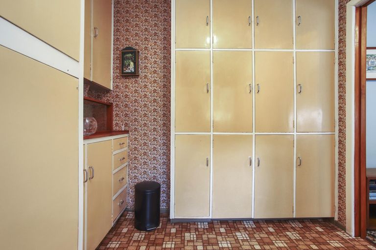 Photo of property in 102 Mountain Road, Mangere Bridge, Auckland, 2022