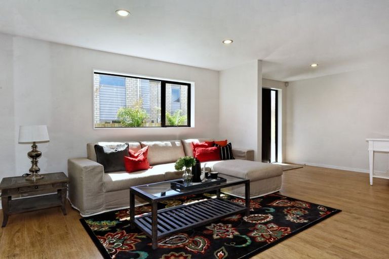 Photo of property in 4136a Great North Road, Glendene, Auckland, 0602