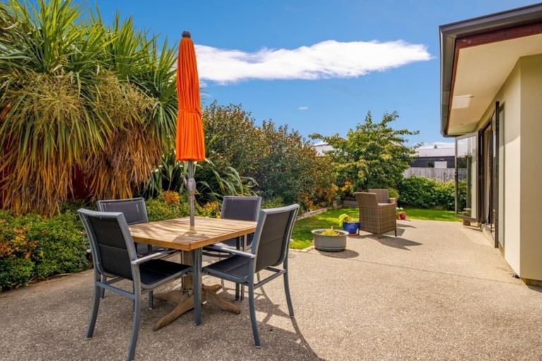 Photo of property in 8 Alpha Close, Wanaka, 9305