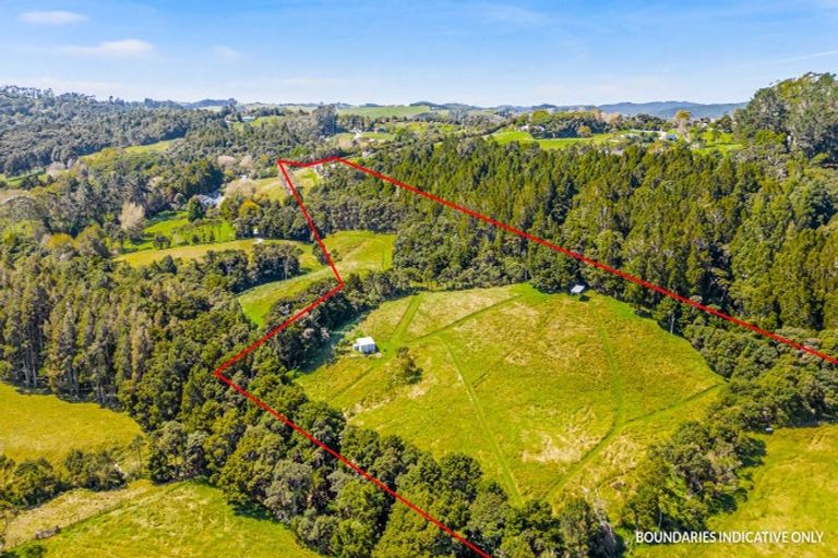 Photo of property in 225 Taylor Road, Waimauku, 0882