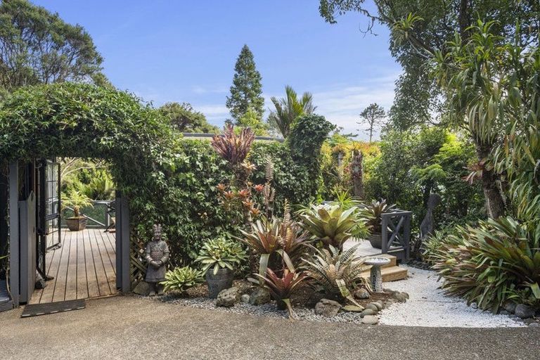 Photo of property in 109 Takahe Road, Titirangi, Auckland, 0604