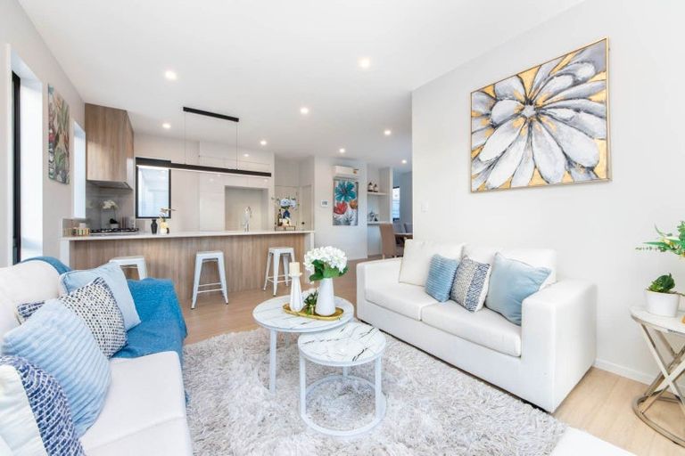 Photo of property in 7a Buisson Glade, West Harbour, Auckland, 0618