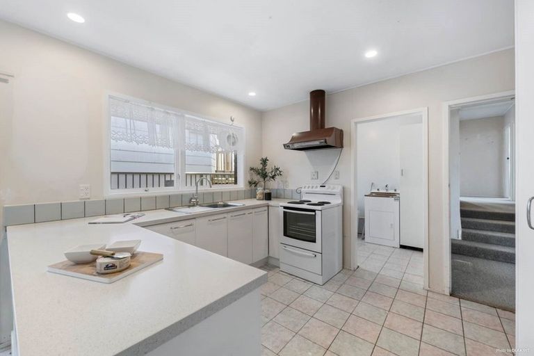 Photo of property in 82 Archmillen Avenue, Pakuranga Heights, Auckland, 2010